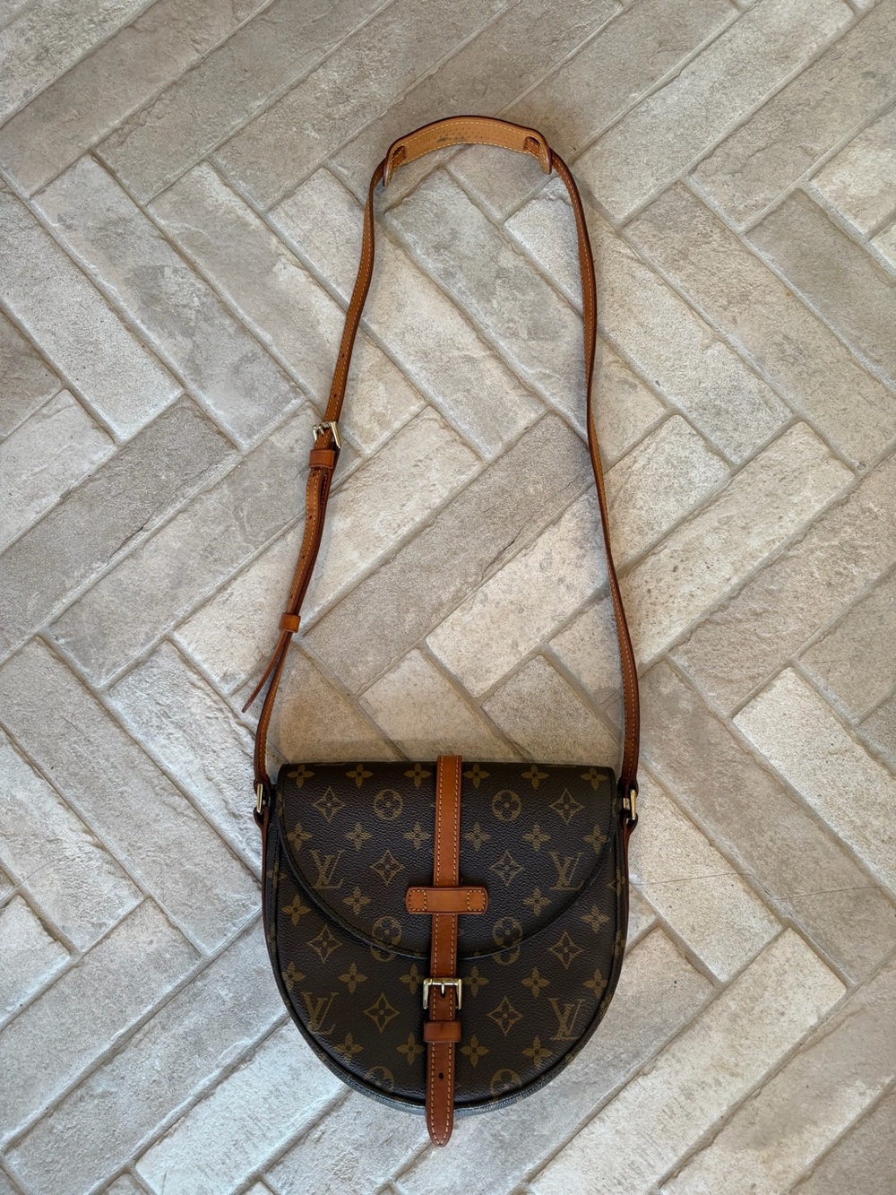 Louis Vuitton Authentic Chantilly Monogram Vintage Crossbody Bag - Picture 2 of 16